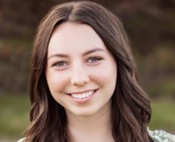 Visions’ Independent Study online high school program provided Isabella a flexible learning plan that took her personal interests into account.