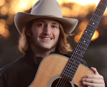 Zac came to Visions looking for the flexibility to pursue his passion for music and a schooling environment free of distractions.